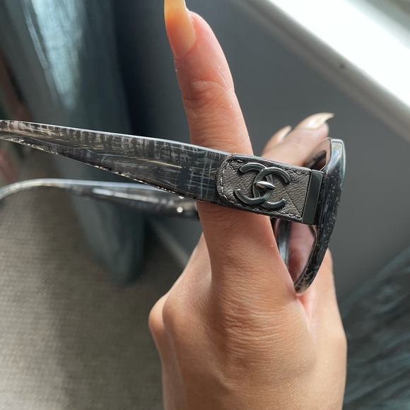 Gorgeous Authentic Chanel Sunnys! Good Cond - Picture 8 of 10